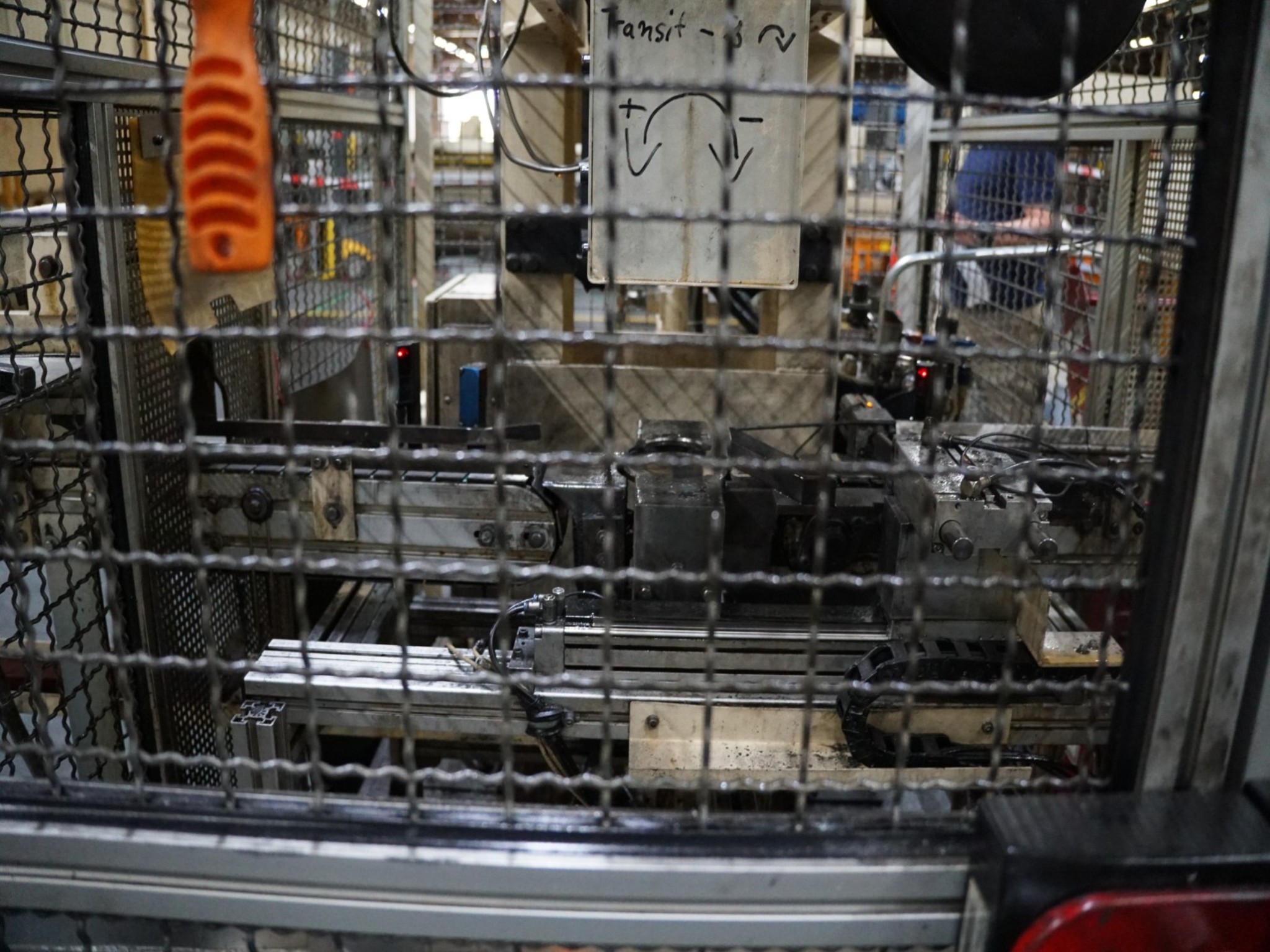 Centra obróbcze, maszyny do obróbki metalu i linie produkcyjne z branży motoryzacyjnej-2