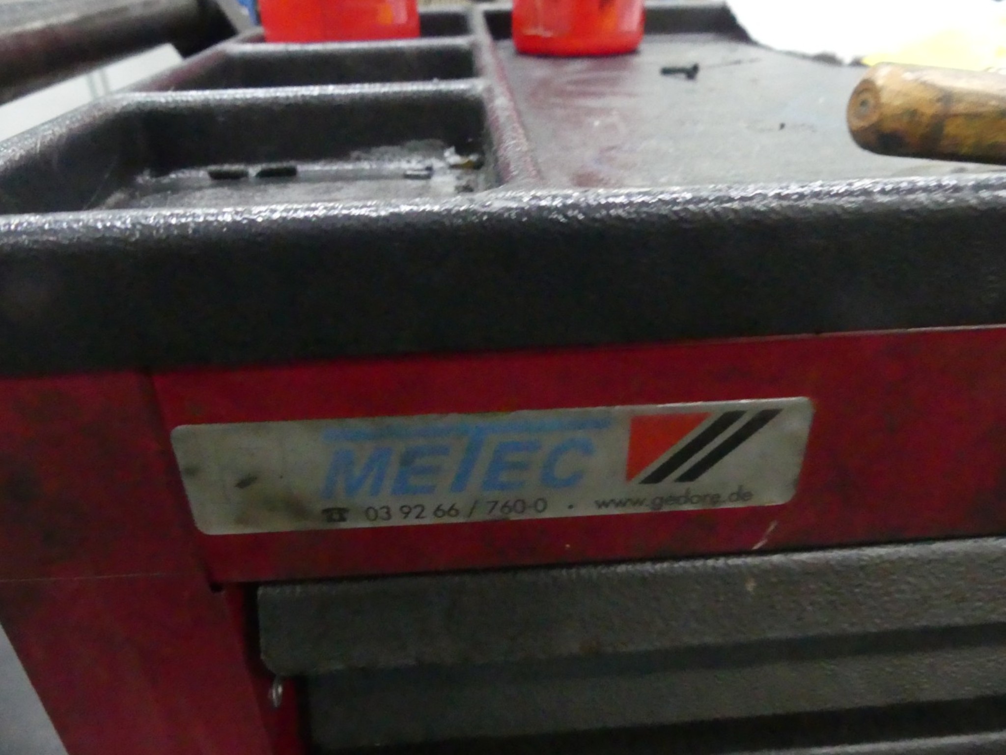 Centra obróbcze, maszyny do obróbki metalu i linie produkcyjne z branży motoryzacyjnej-2