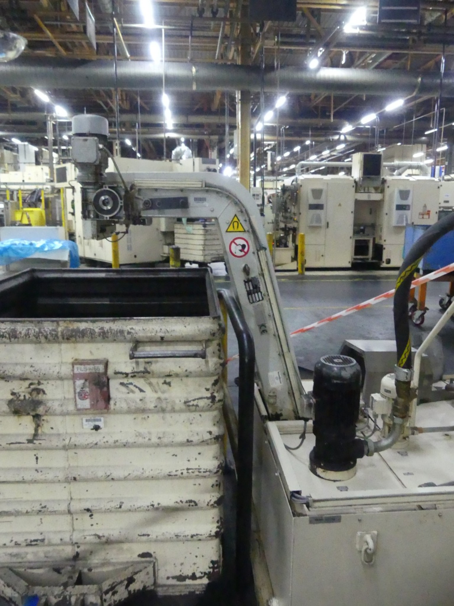 Centra obróbcze, maszyny do obróbki metalu i linie produkcyjne z branży motoryzacyjnej-6