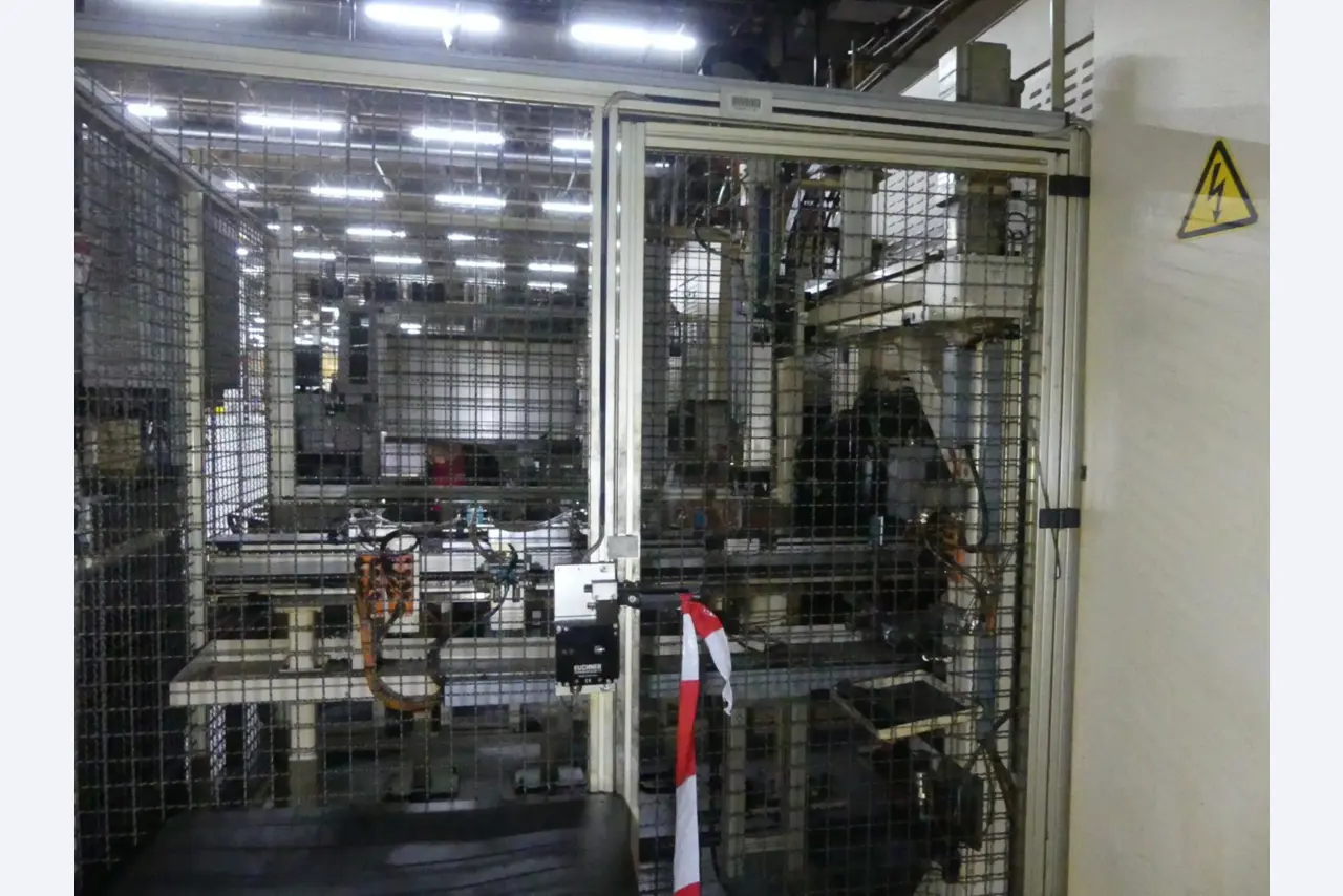 Bearbeitungszentren, metallbearbeitende Maschinen und Produktionslinen aus der Automobilindustrie-6