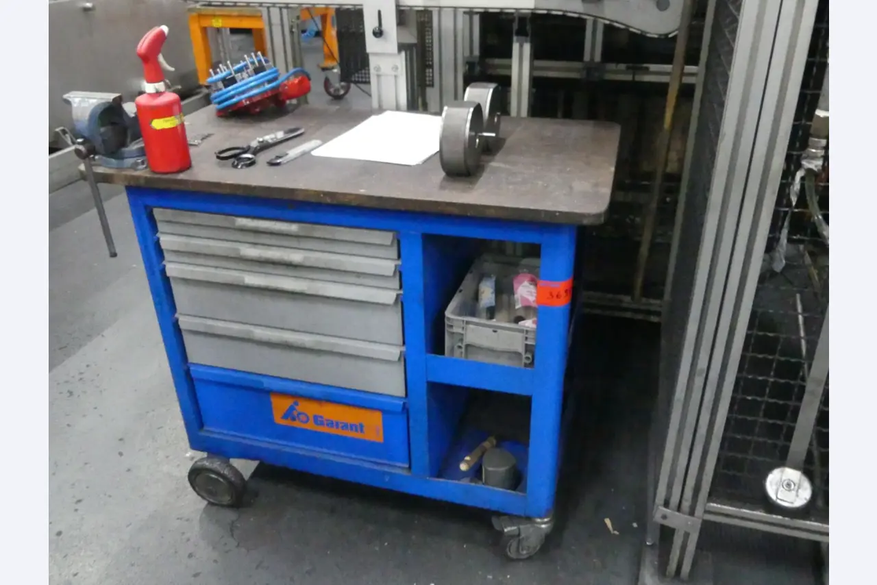 Centra obróbcze, maszyny do obróbki metalu i linie produkcyjne z branży motoryzacyjnej-1