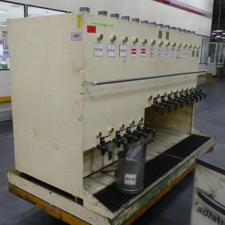 Oil cabinet