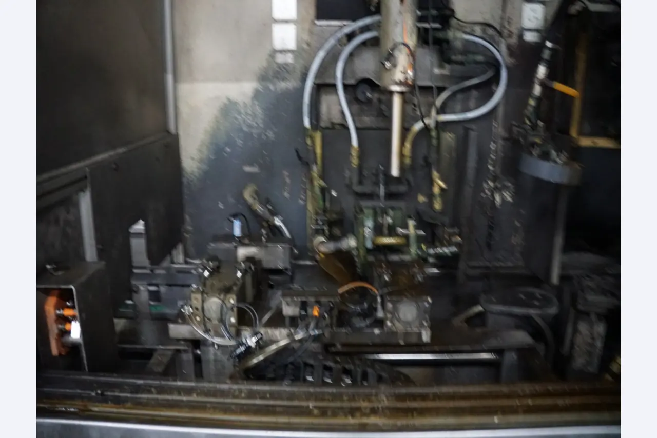 Centra obróbcze, maszyny do obróbki metalu i linie produkcyjne z branży motoryzacyjnej-2