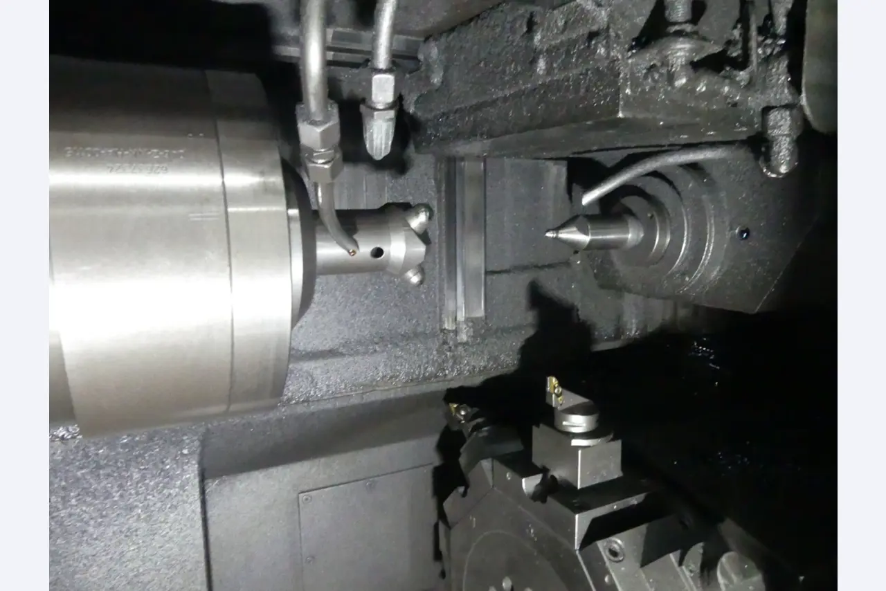 Centra obróbcze, maszyny do obróbki metalu i linie produkcyjne z branży motoryzacyjnej-3