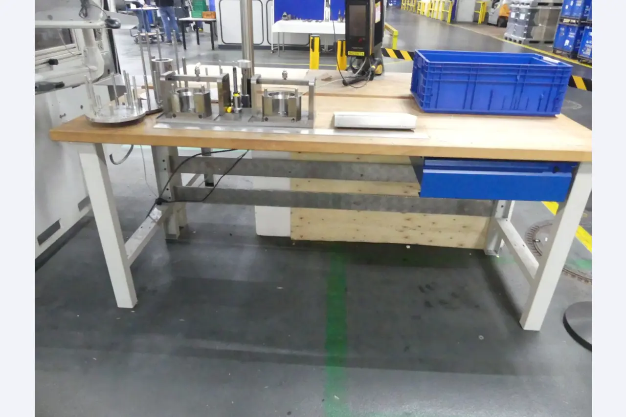 Centra obróbcze, maszyny do obróbki metalu i linie produkcyjne z branży motoryzacyjnej-5