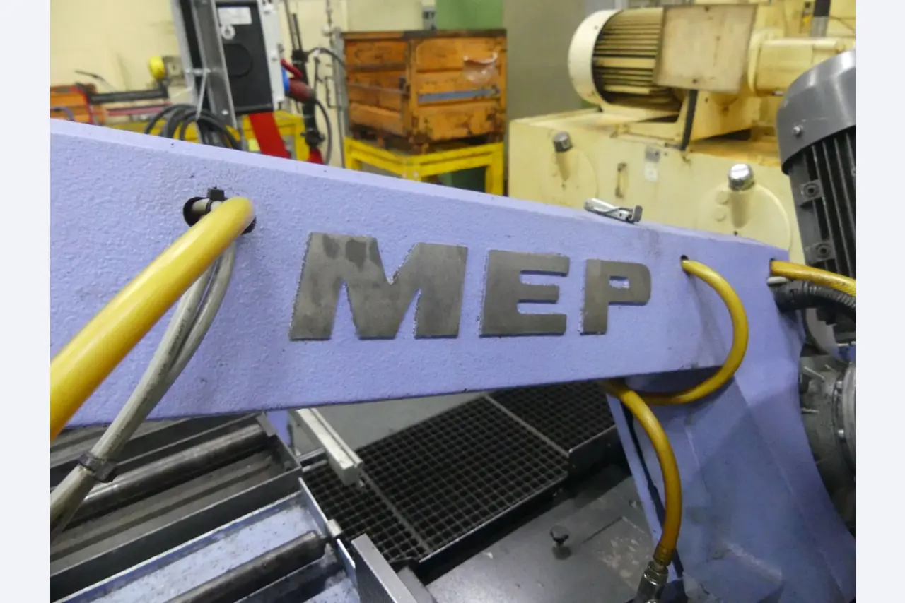 Centra obróbcze, maszyny do obróbki metalu i linie produkcyjne z branży motoryzacyjnej-3