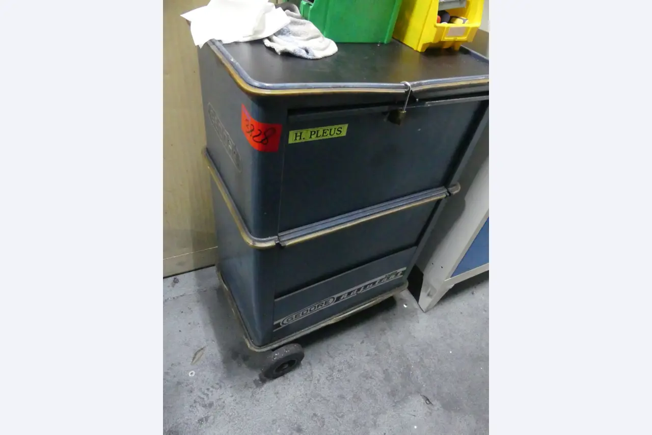 Centra obróbcze, maszyny do obróbki metalu i linie produkcyjne z branży motoryzacyjnej-2