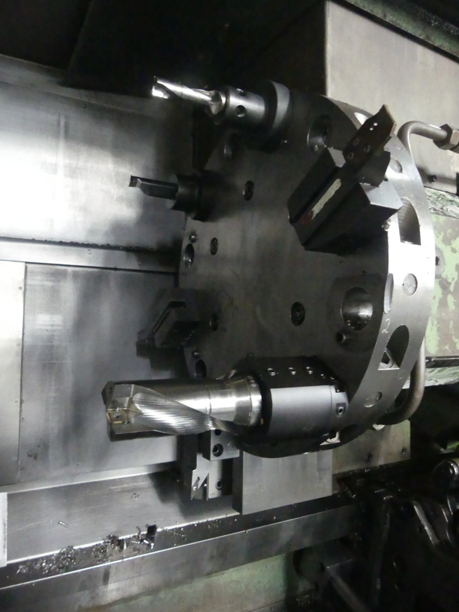 Centra obróbcze, maszyny do obróbki metalu i linie produkcyjne z branży motoryzacyjnej-5