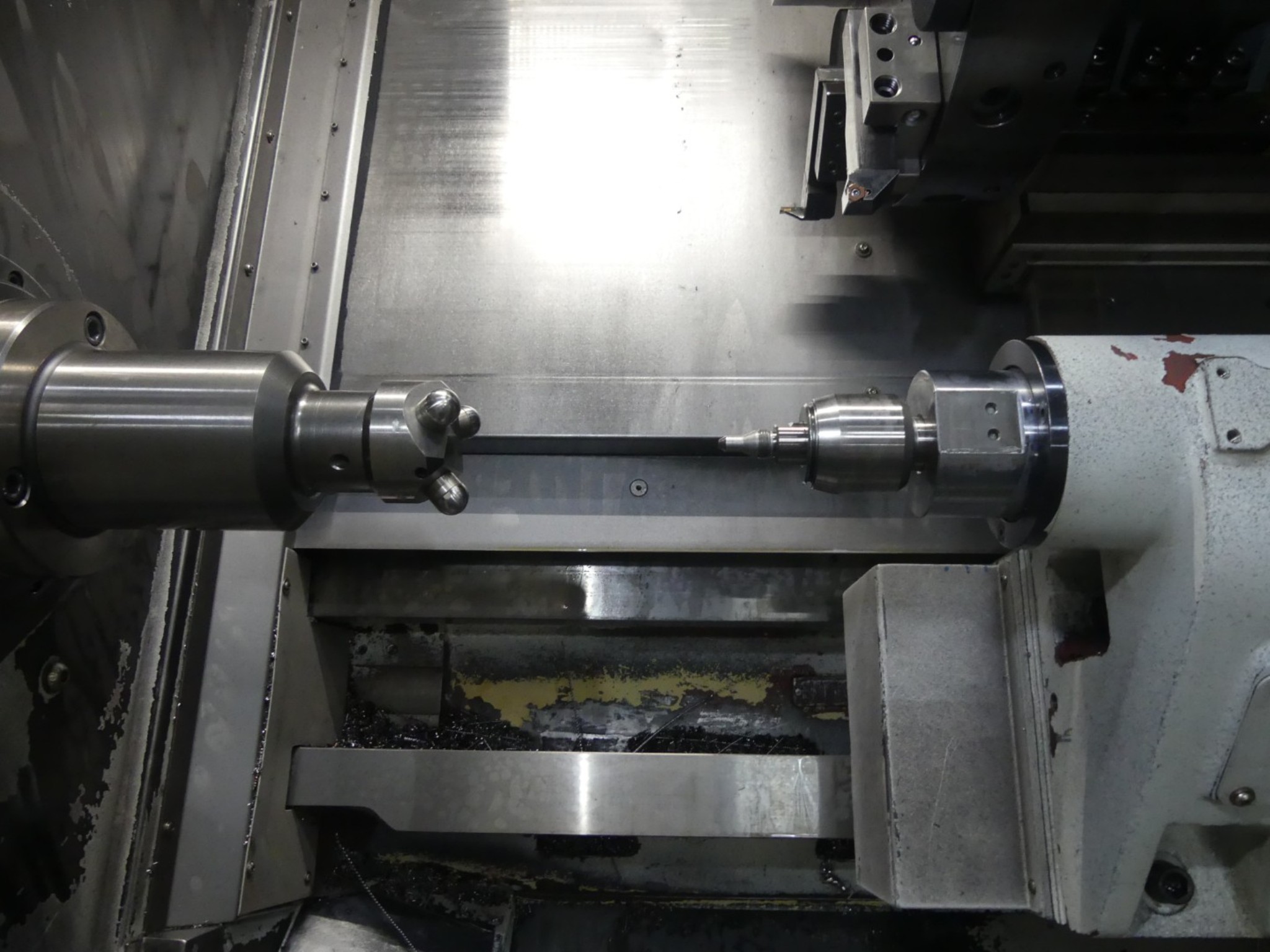 Centros de mecanizado, máquinas para trabajar el metal y líneas de producción de la industria del automóvil-5