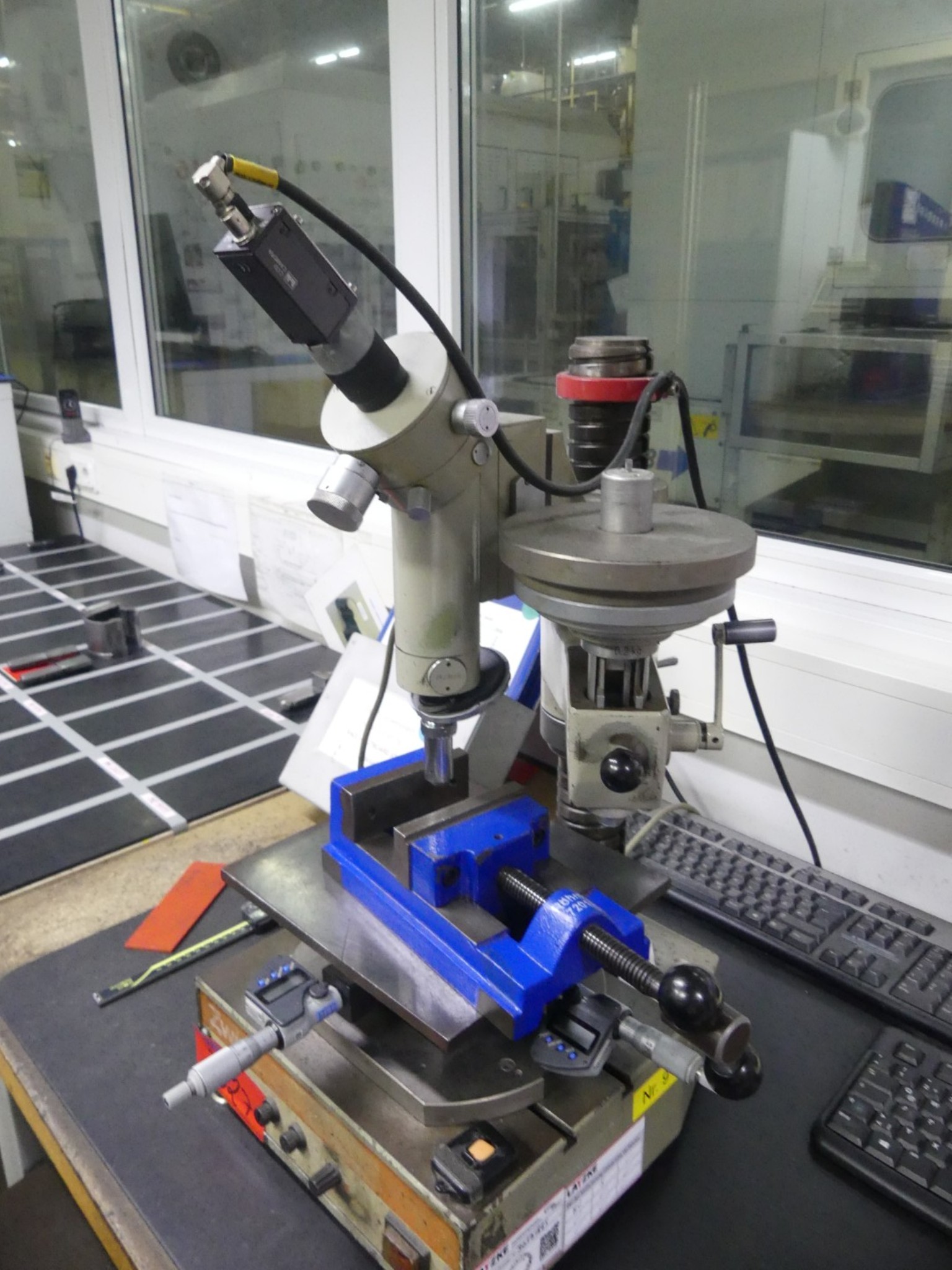 Centros de mecanizado, máquinas para trabajar el metal y líneas de producción de la industria del automóvil-2