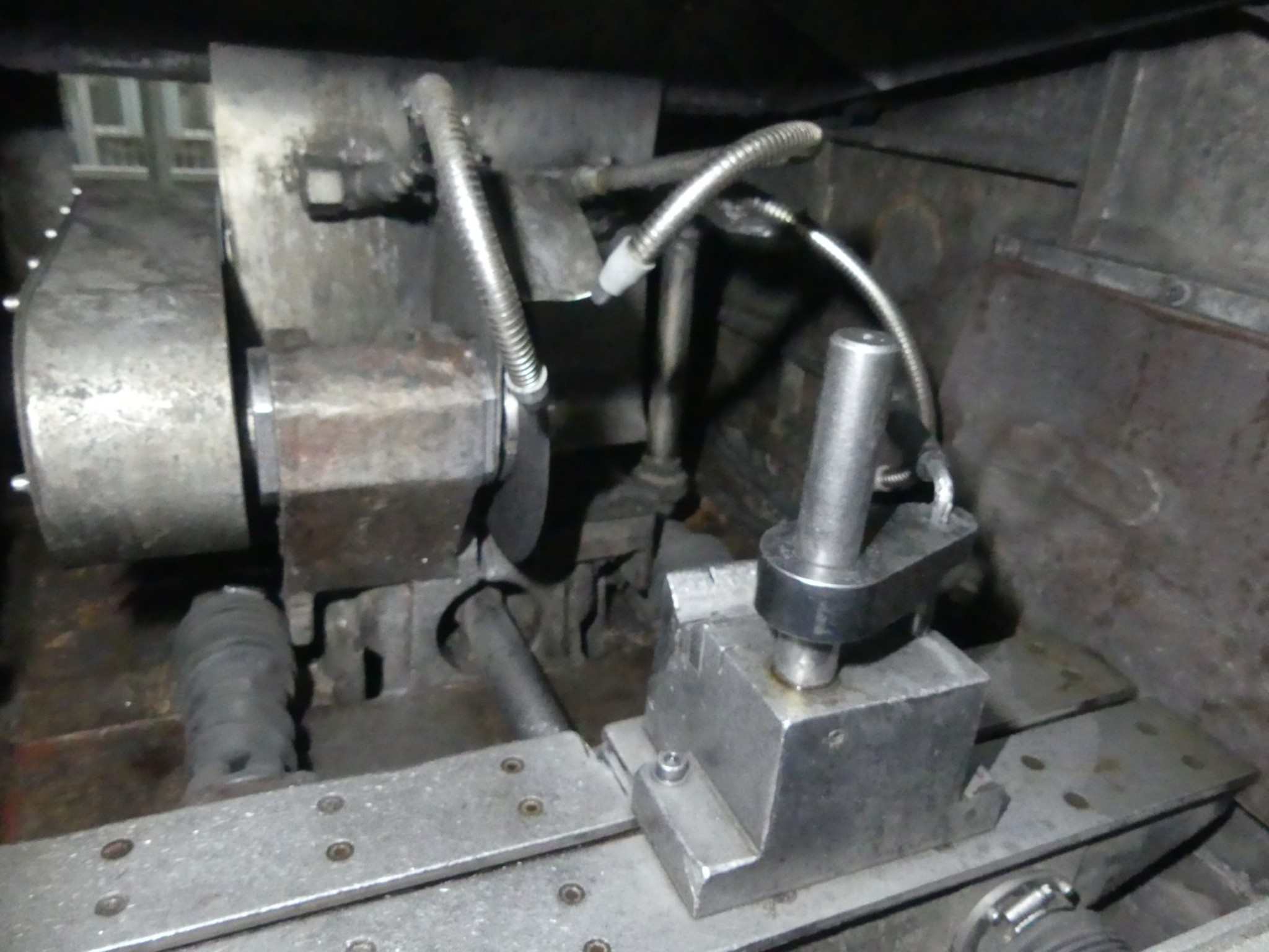 Centros de mecanizado, máquinas para trabajar el metal y líneas de producción de la industria del automóvil-3