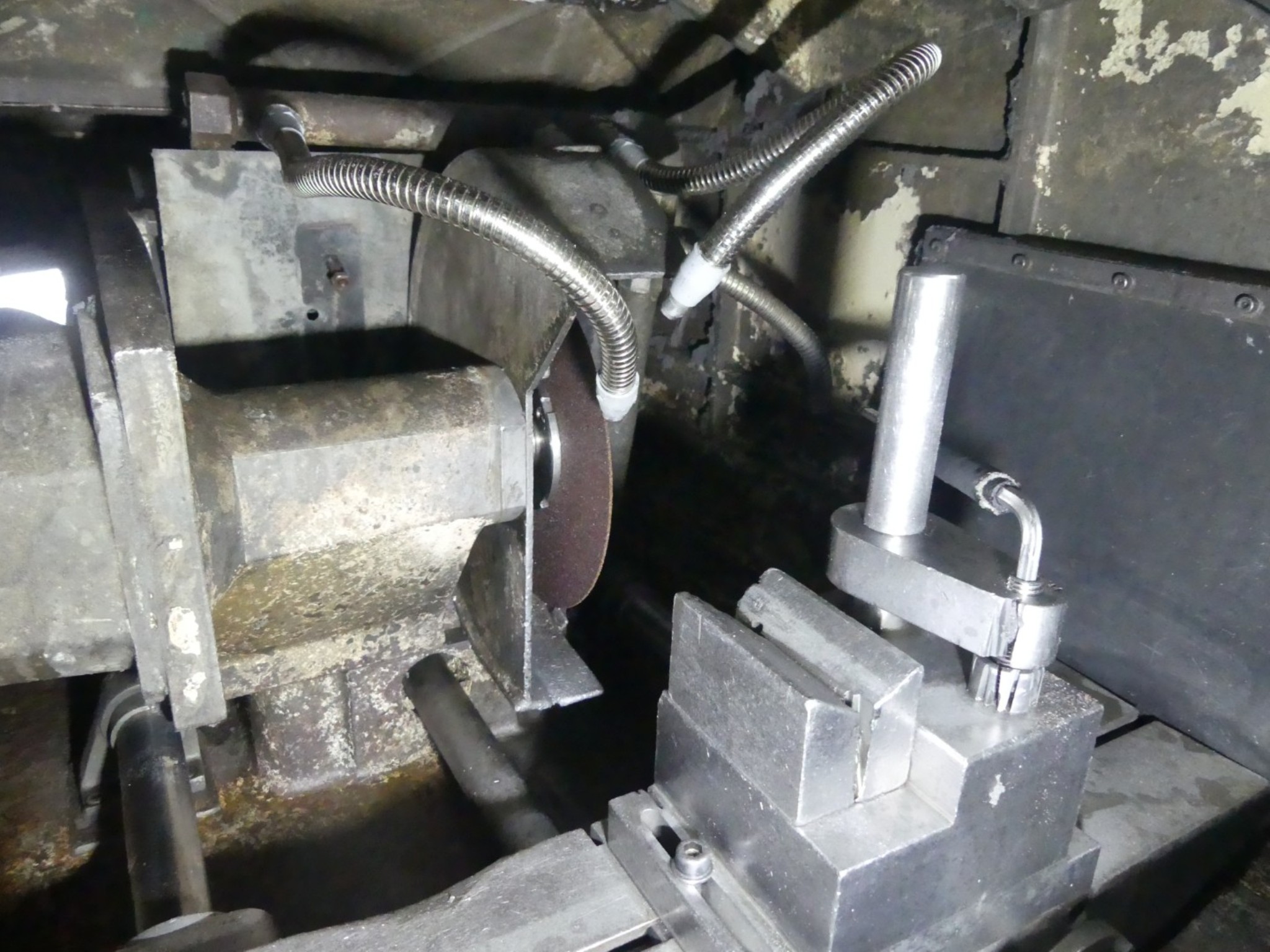 Centros de mecanizado, máquinas para trabajar el metal y líneas de producción de la industria del automóvil-2