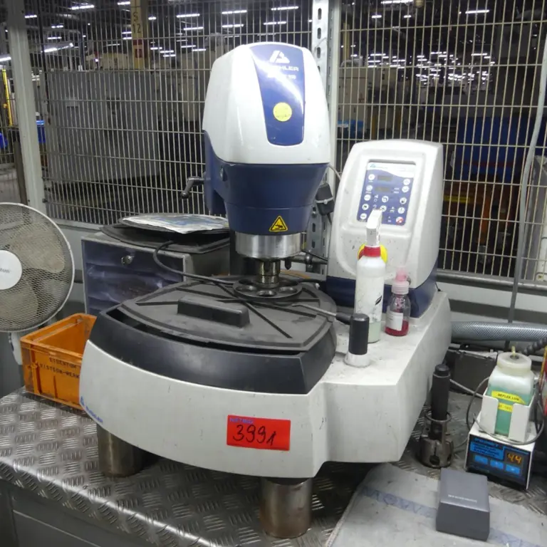 Polishing machine with Buehler AutoMet 250