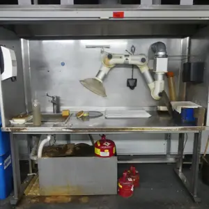 Posto de trabalho com lavatório