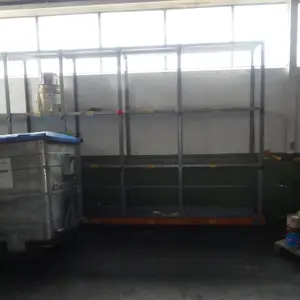 Sistema de prateleiras metálicas