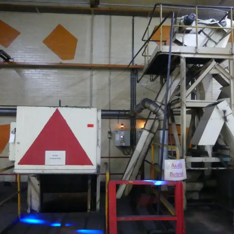 Chip centrifugal crusher-washer