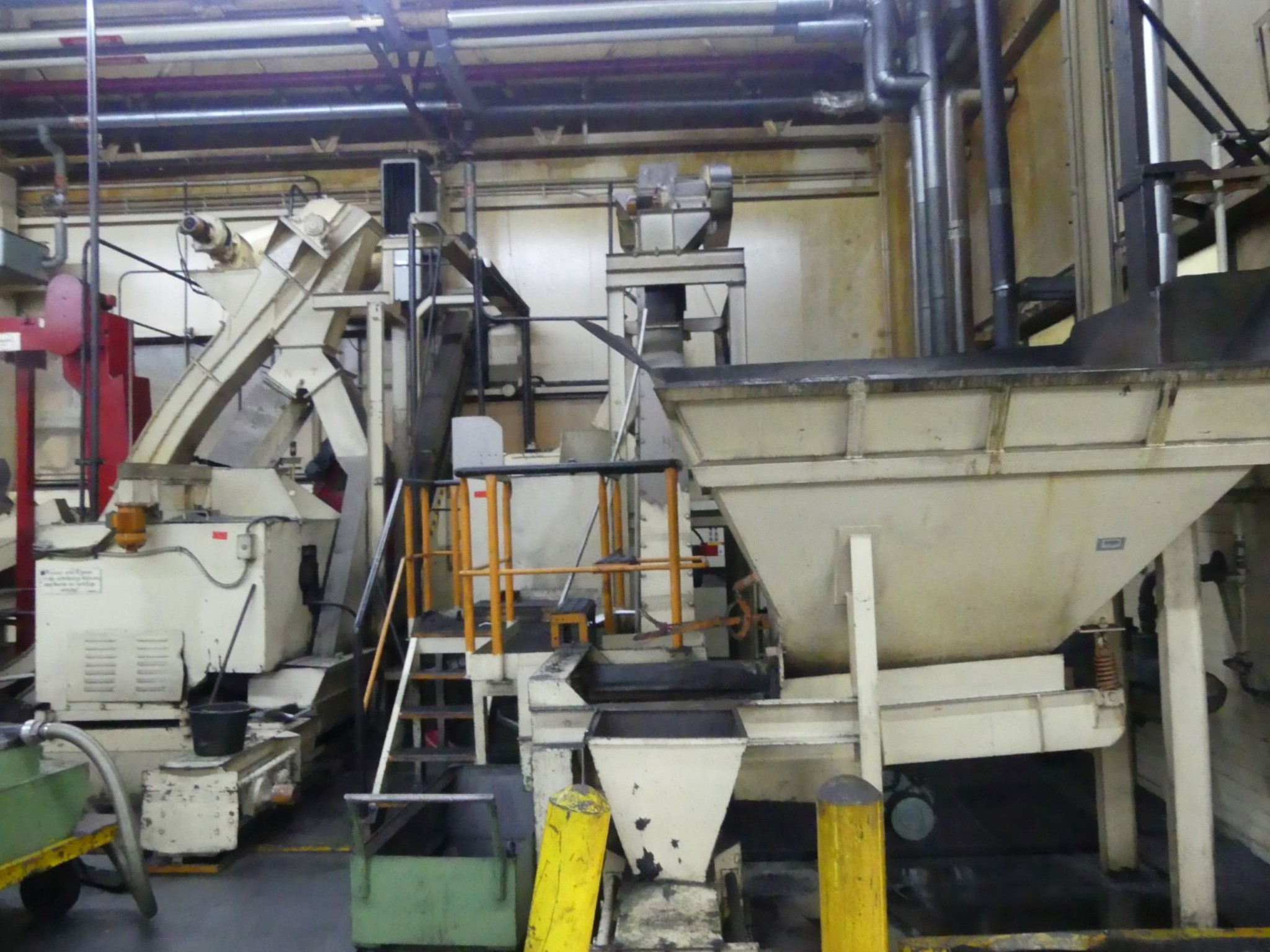 Centros de mecanizado, máquinas para trabajar el metal y líneas de producción de la industria del automóvil-2