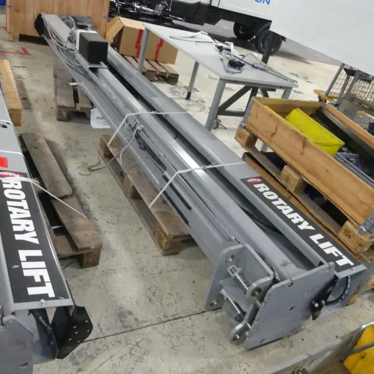 2 Lifting platforms RotaryLift