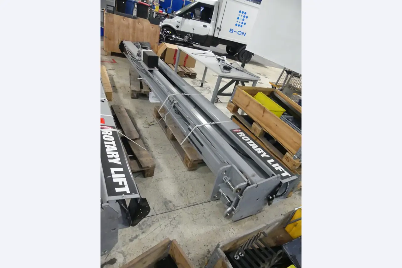 Centros de mecanizado, máquinas para trabajar el metal y líneas de producción de la industria del automóvil-1