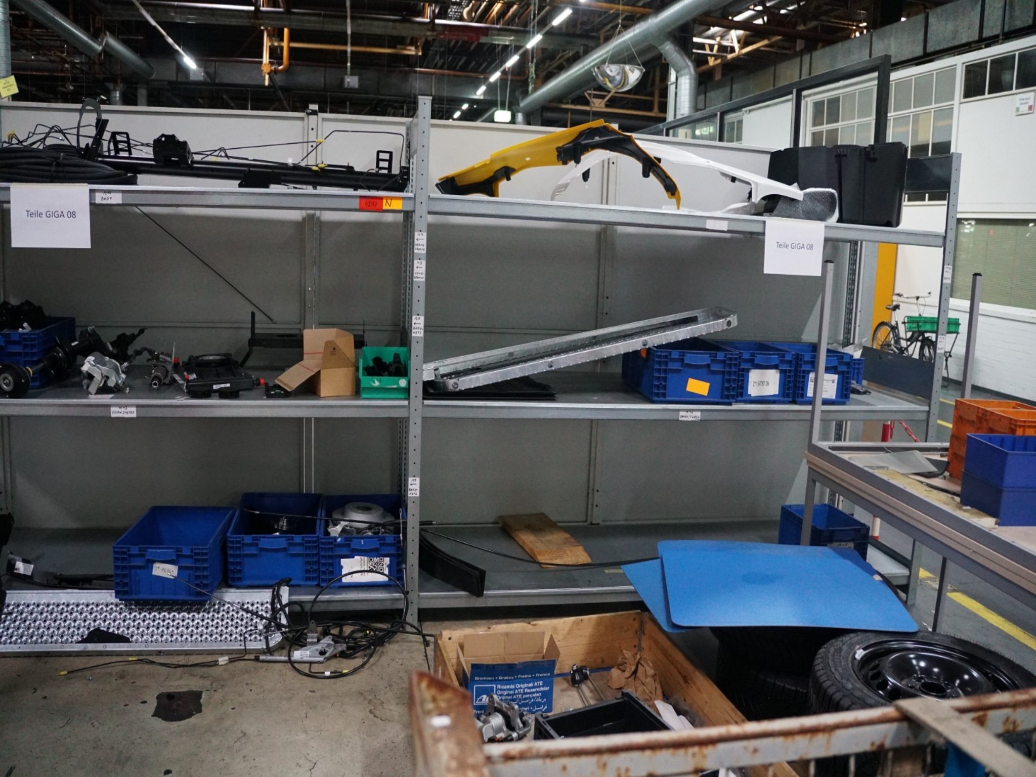 Centros de mecanizado, máquinas para trabajar el metal y líneas de producción de la industria del automóvil-1