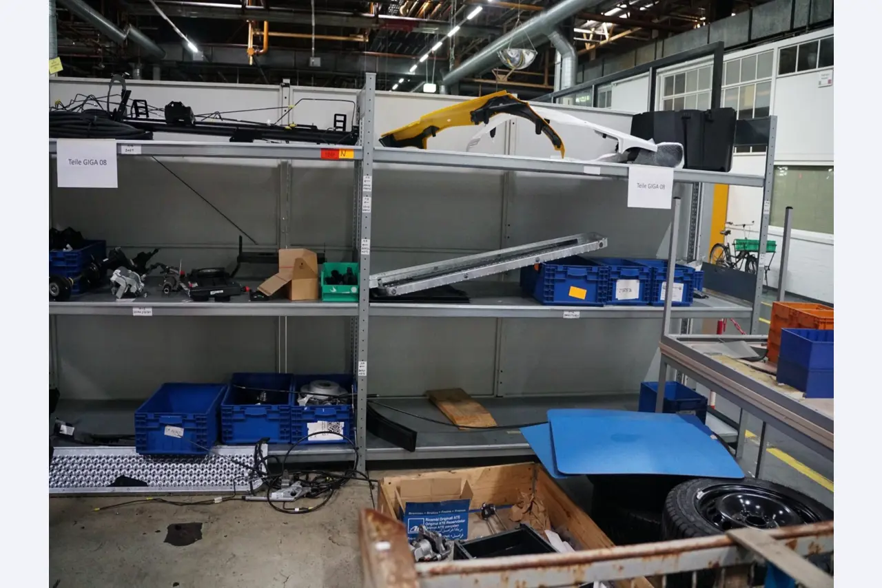 Centros de mecanizado, máquinas para trabajar el metal y líneas de producción de la industria del automóvil-1