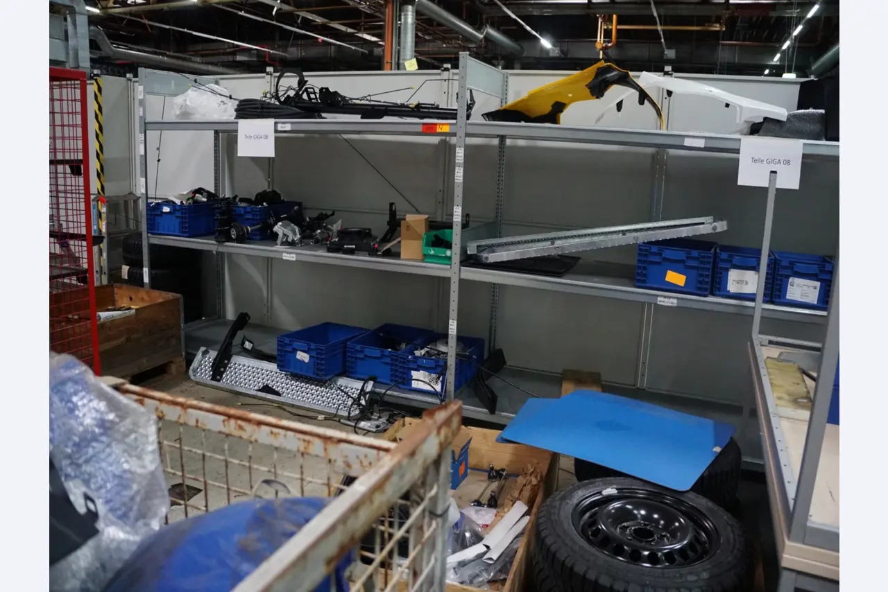 Centros de mecanizado, máquinas para trabajar el metal y líneas de producción de la industria del automóvil-2