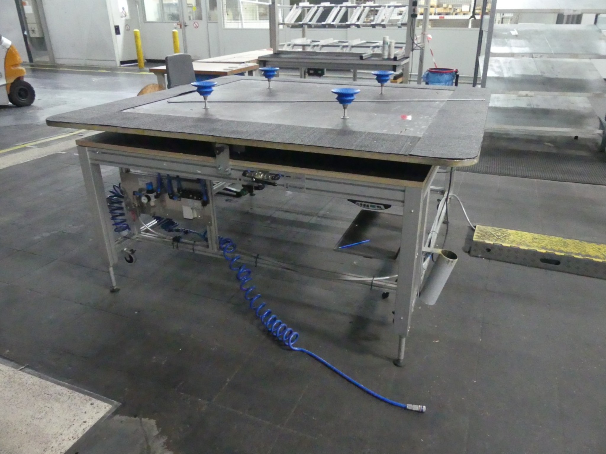 Centros de mecanizado, máquinas para trabajar el metal y líneas de producción de la industria del automóvil-1