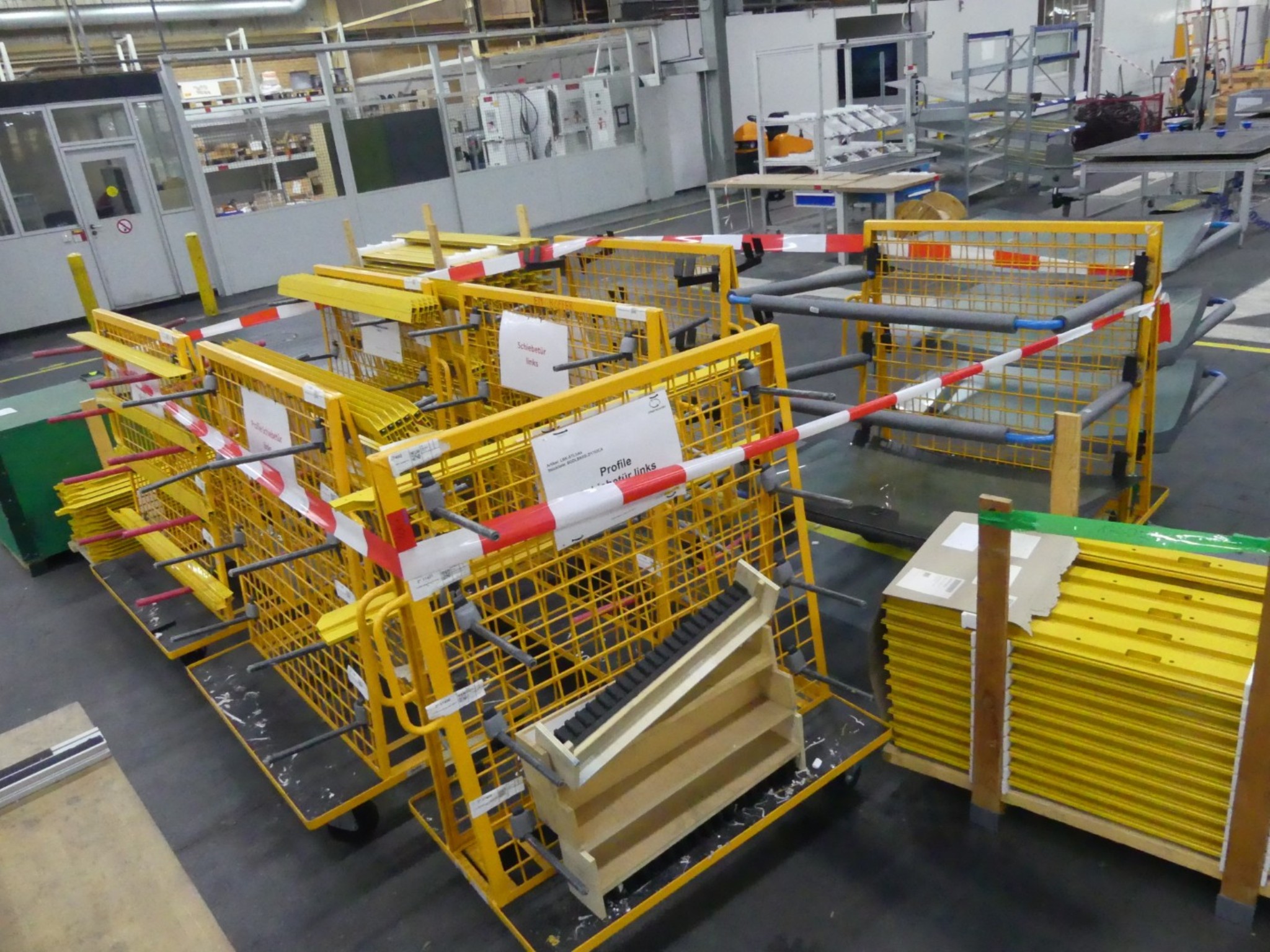Centros de mecanizado, máquinas para trabajar el metal y líneas de producción de la industria del automóvil-1