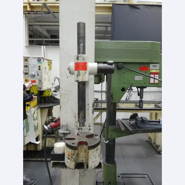 Bearbeitungszentren, metallbearbeitende Maschinen und Produktionslinen aus der Automobilindustrie-1