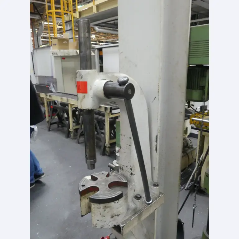 Bearbeitungszentren, metallbearbeitende Maschinen und Produktionslinen aus der Automobilindustrie-2