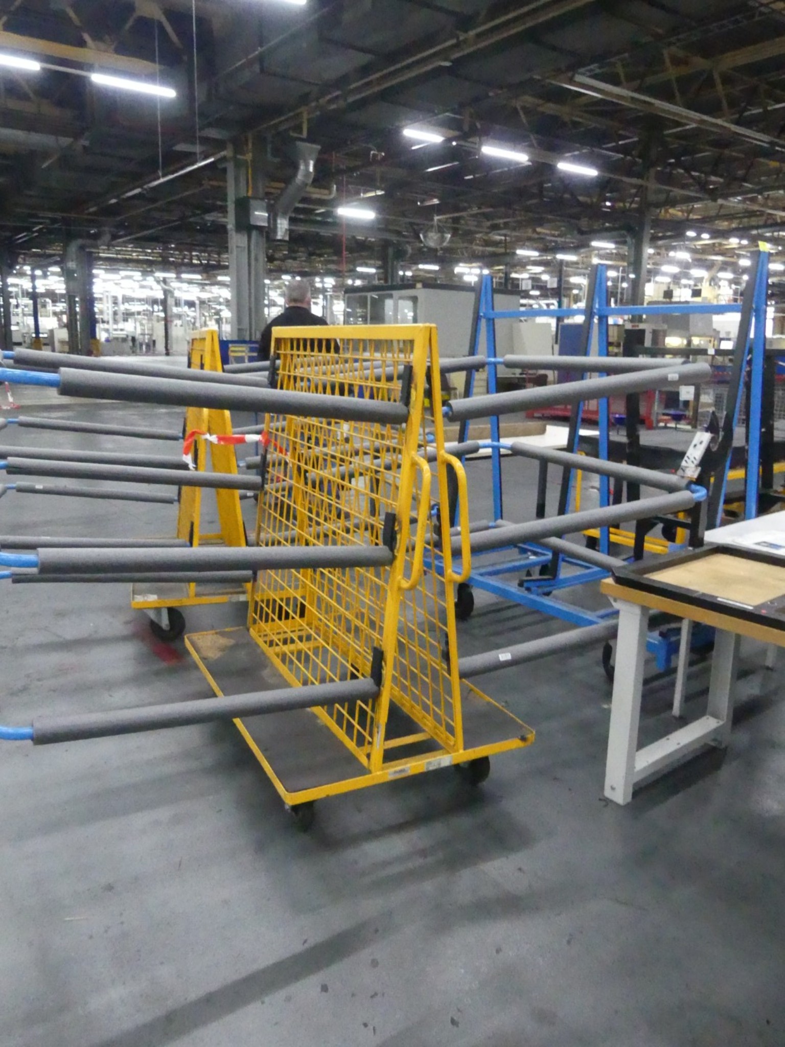 Centros de mecanizado, máquinas para trabajar el metal y líneas de producción de la industria del automóvil-2