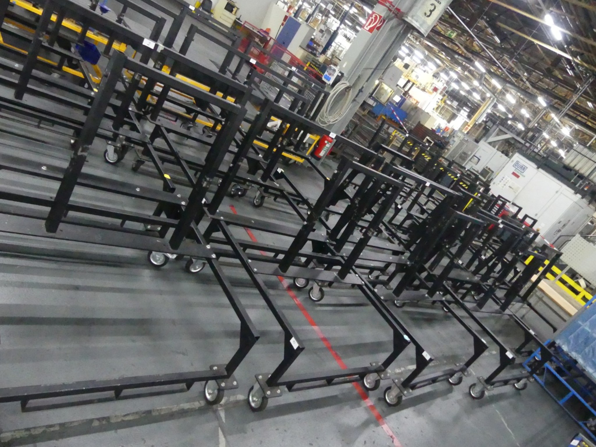 Centros de mecanizado, máquinas para trabajar el metal y líneas de producción de la industria del automóvil-4
