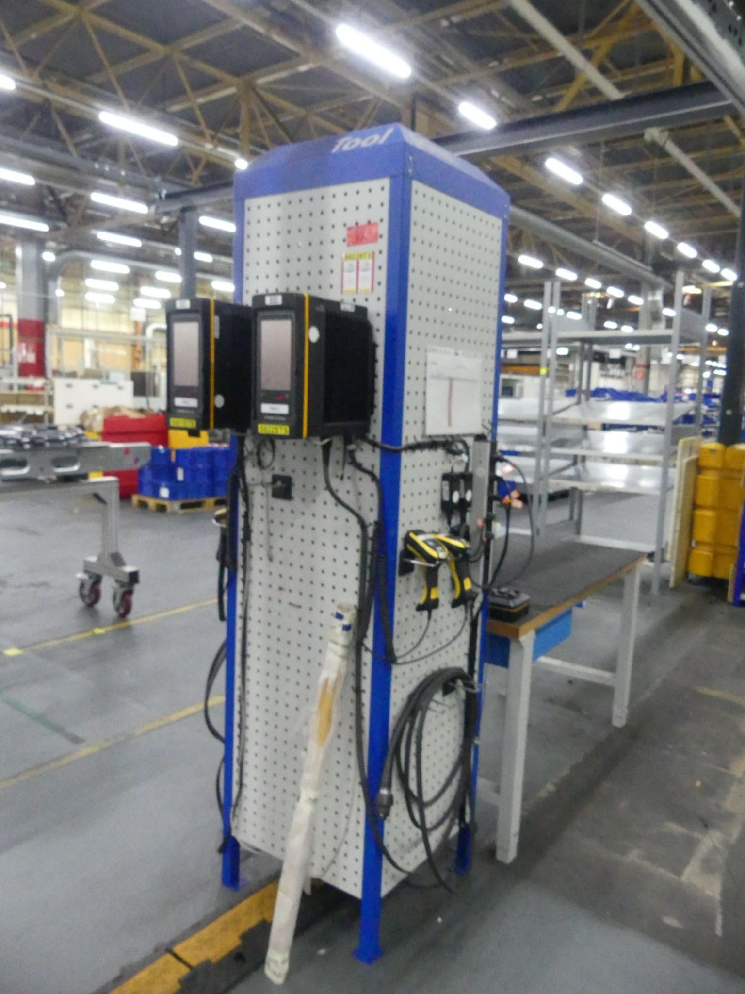 Centros de mecanizado, máquinas para trabajar el metal y líneas de producción de la industria del automóvil-1