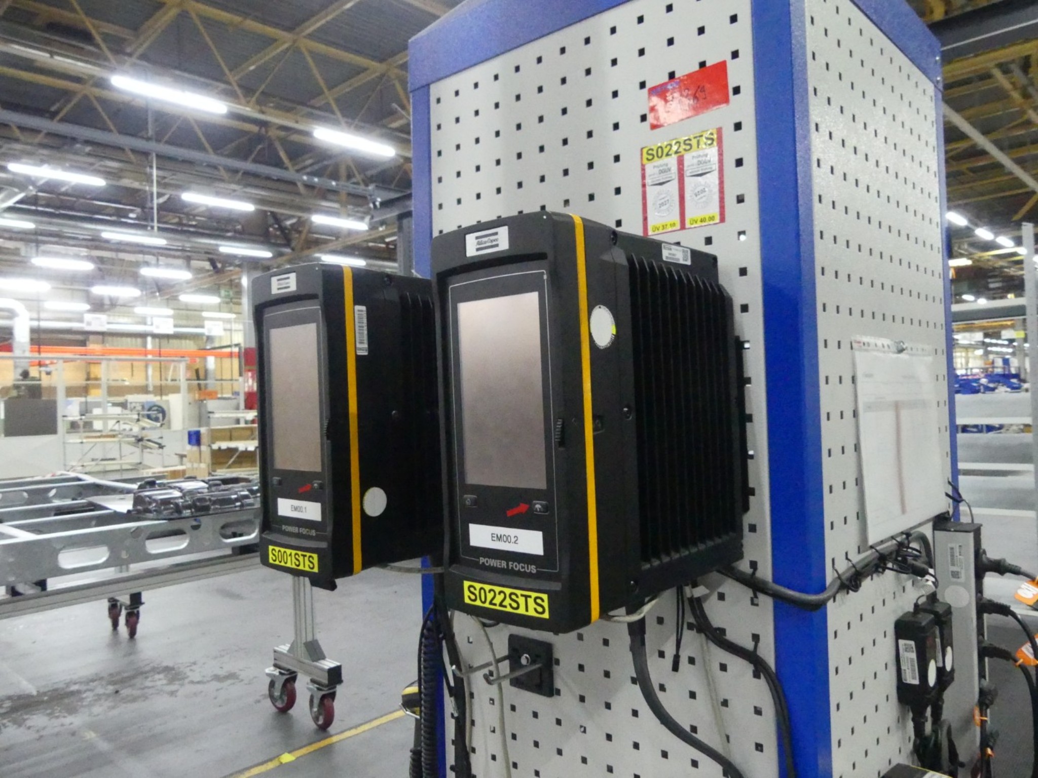 Centros de mecanizado, máquinas para trabajar el metal y líneas de producción de la industria del automóvil-2