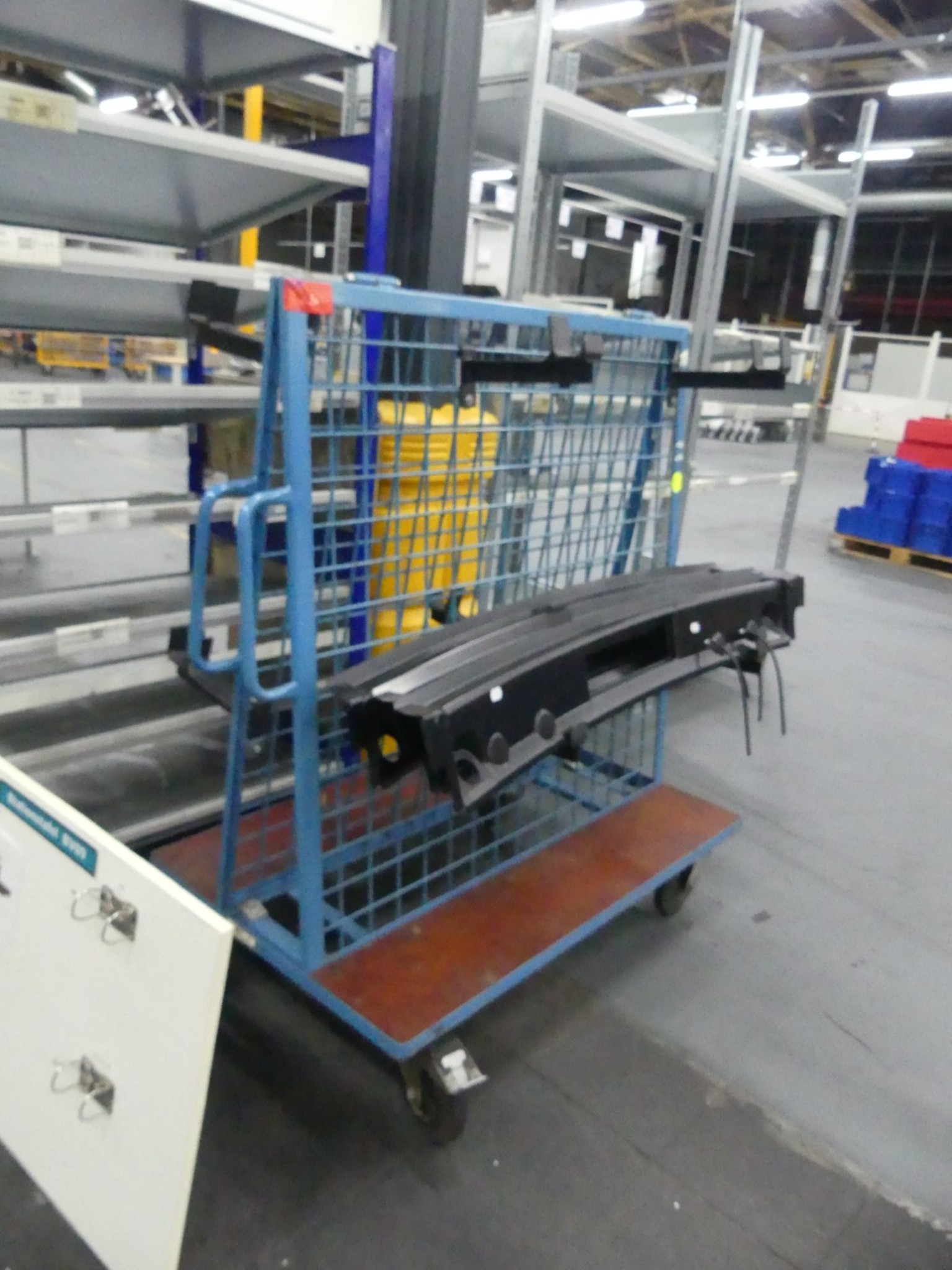 Centros de mecanizado, máquinas para trabajar el metal y líneas de producción de la industria del automóvil-1