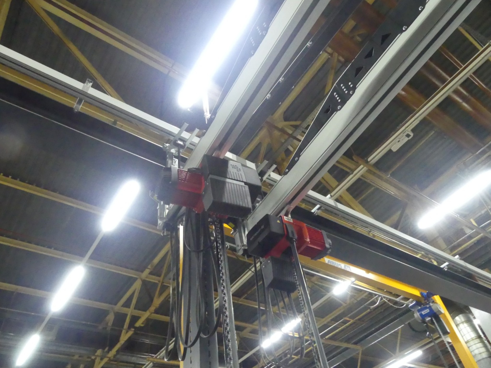 Centros de mecanizado, máquinas para trabajar el metal y líneas de producción de la industria del automóvil-3