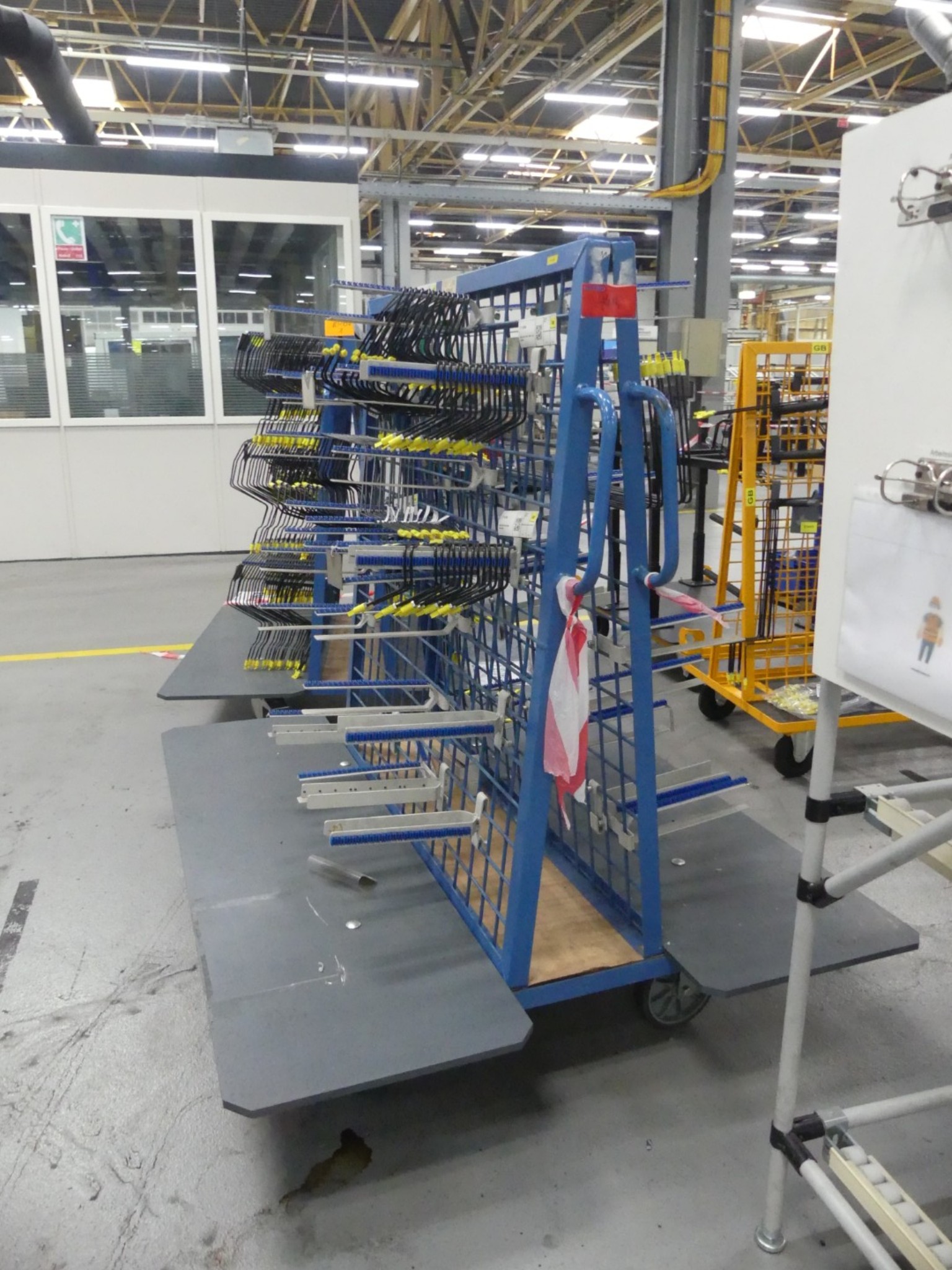 Centros de mecanizado, máquinas para trabajar el metal y líneas de producción de la industria del automóvil-3