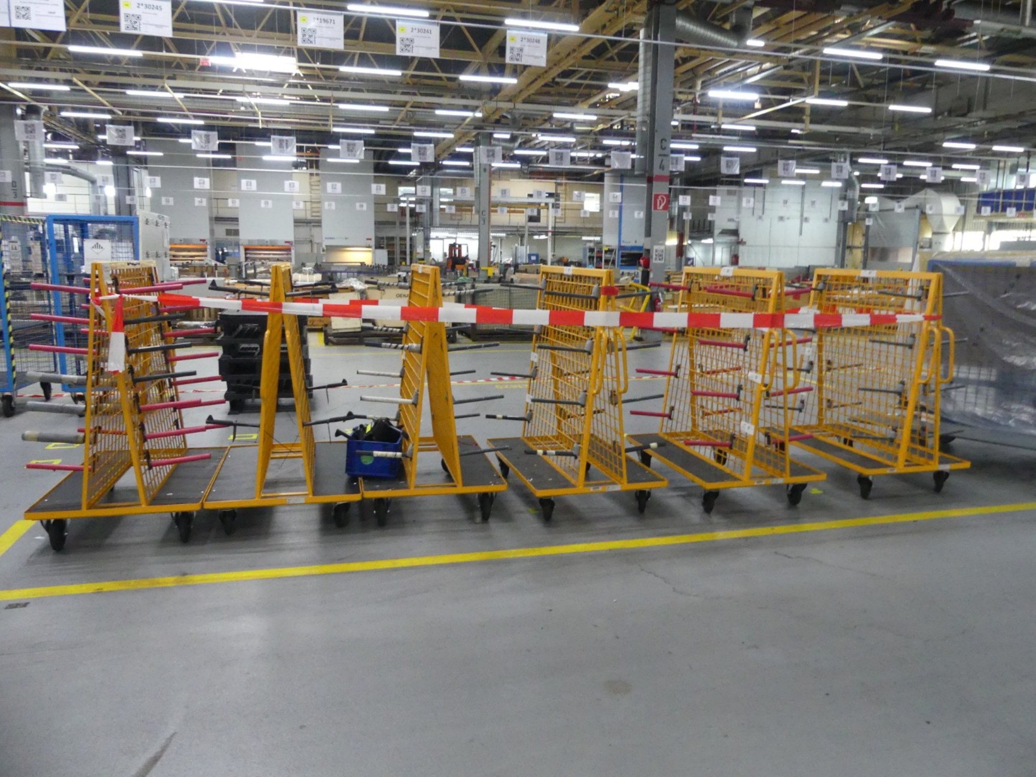 Centros de mecanizado, máquinas para trabajar el metal y líneas de producción de la industria del automóvil-1
