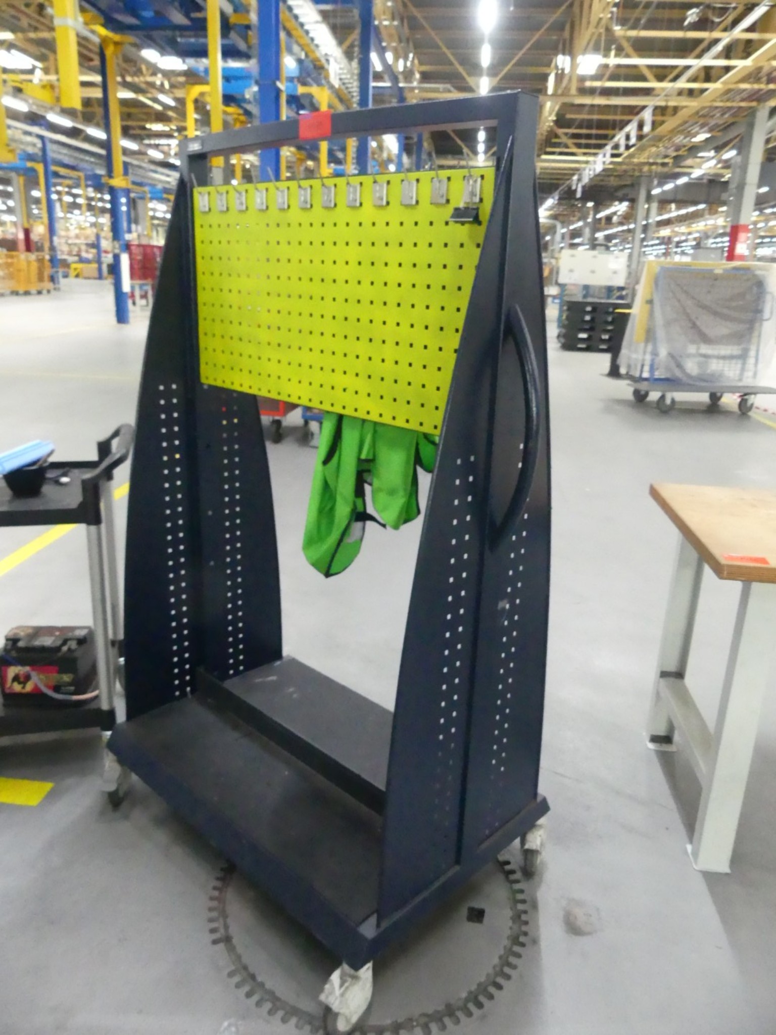 Centros de mecanizado, máquinas para trabajar el metal y líneas de producción de la industria del automóvil-1