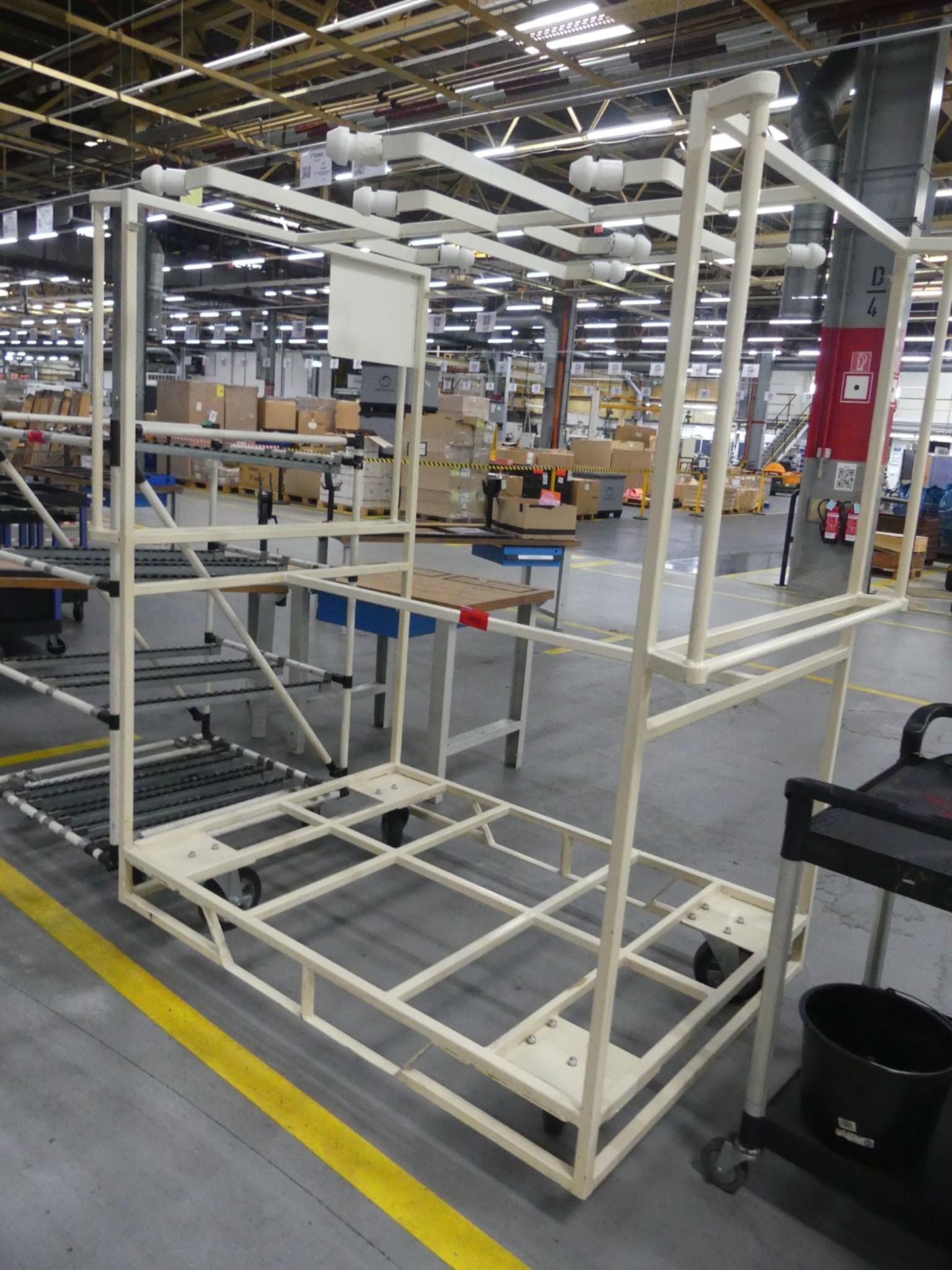 Centros de mecanizado, máquinas para trabajar el metal y líneas de producción de la industria del automóvil-1