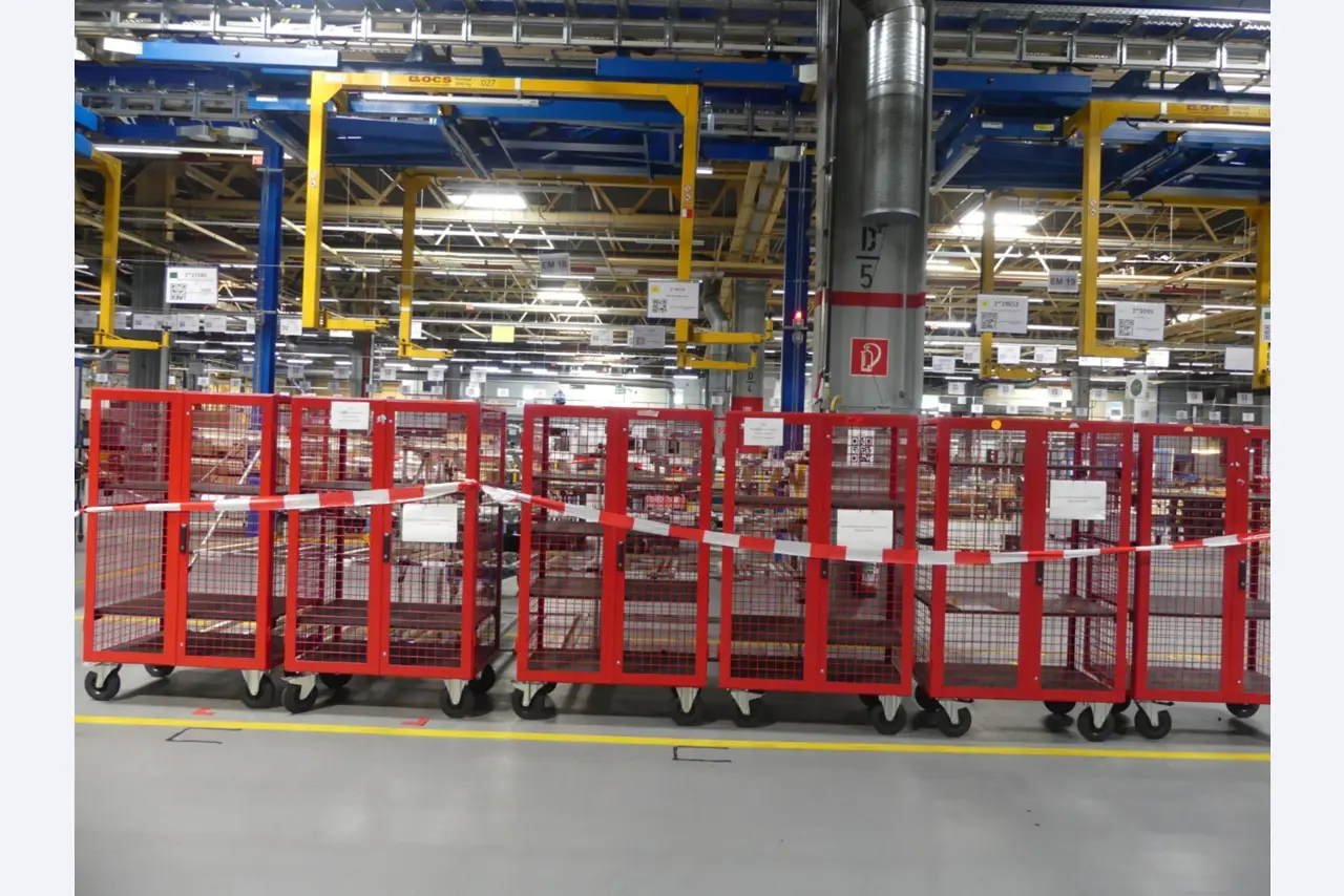 Centros de mecanizado, máquinas para trabajar el metal y líneas de producción de la industria del automóvil-1