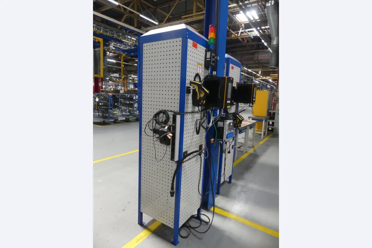 Centros de mecanizado, máquinas para trabajar el metal y líneas de producción de la industria del automóvil-1
