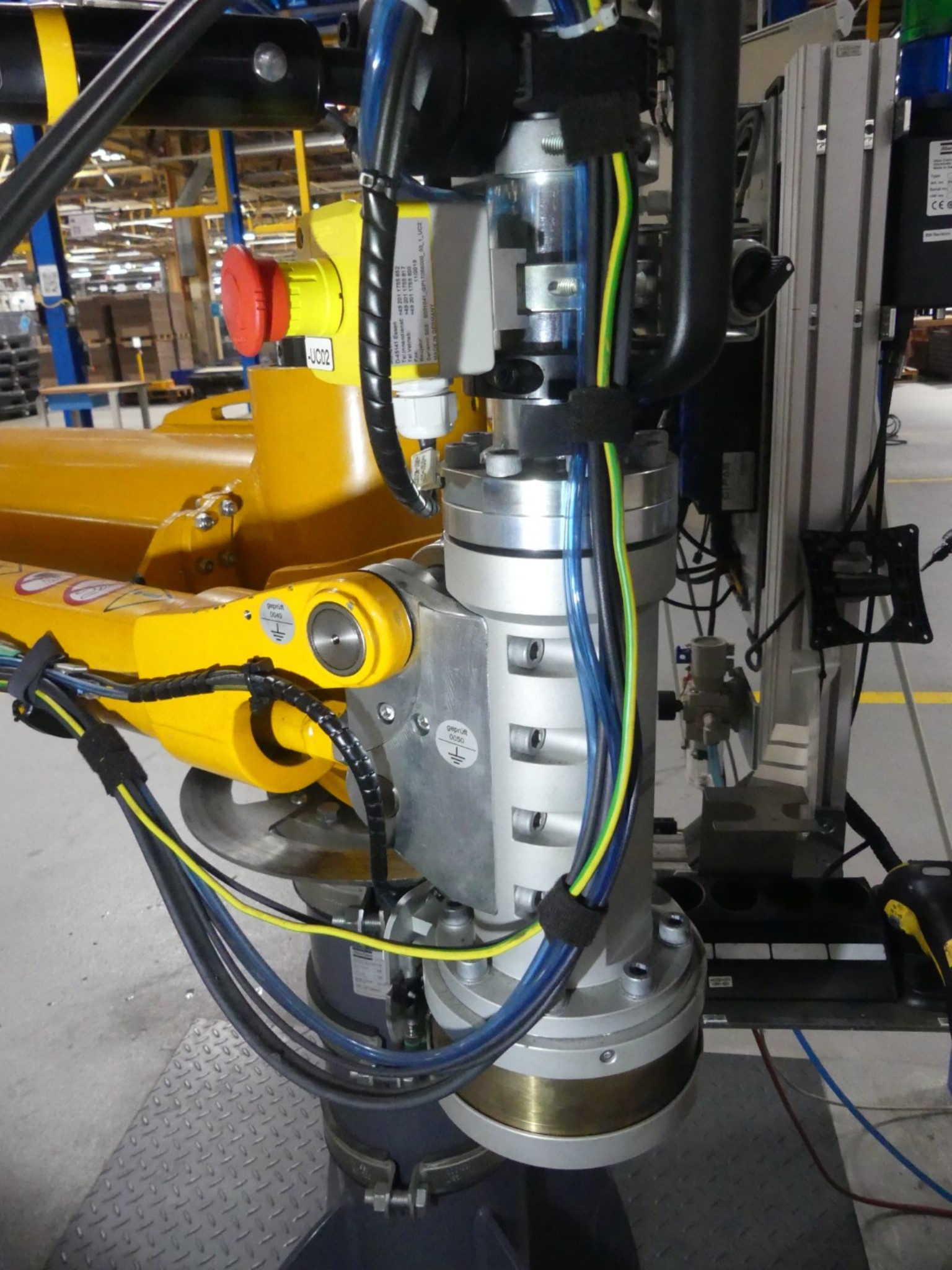 Centra obróbcze, maszyny do obróbki metalu i linie produkcyjne z branży motoryzacyjnej-3