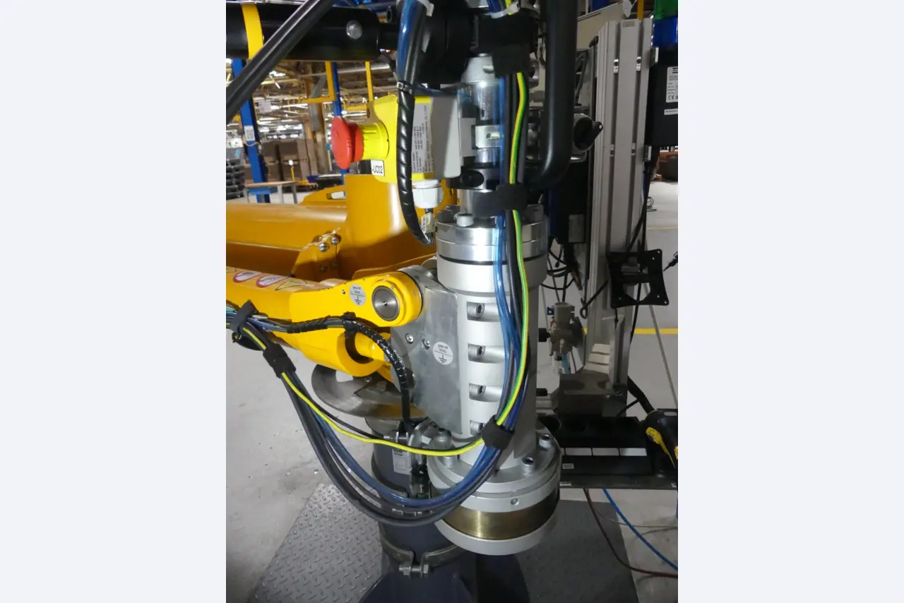 Centra obróbcze, maszyny do obróbki metalu i linie produkcyjne z branży motoryzacyjnej-3