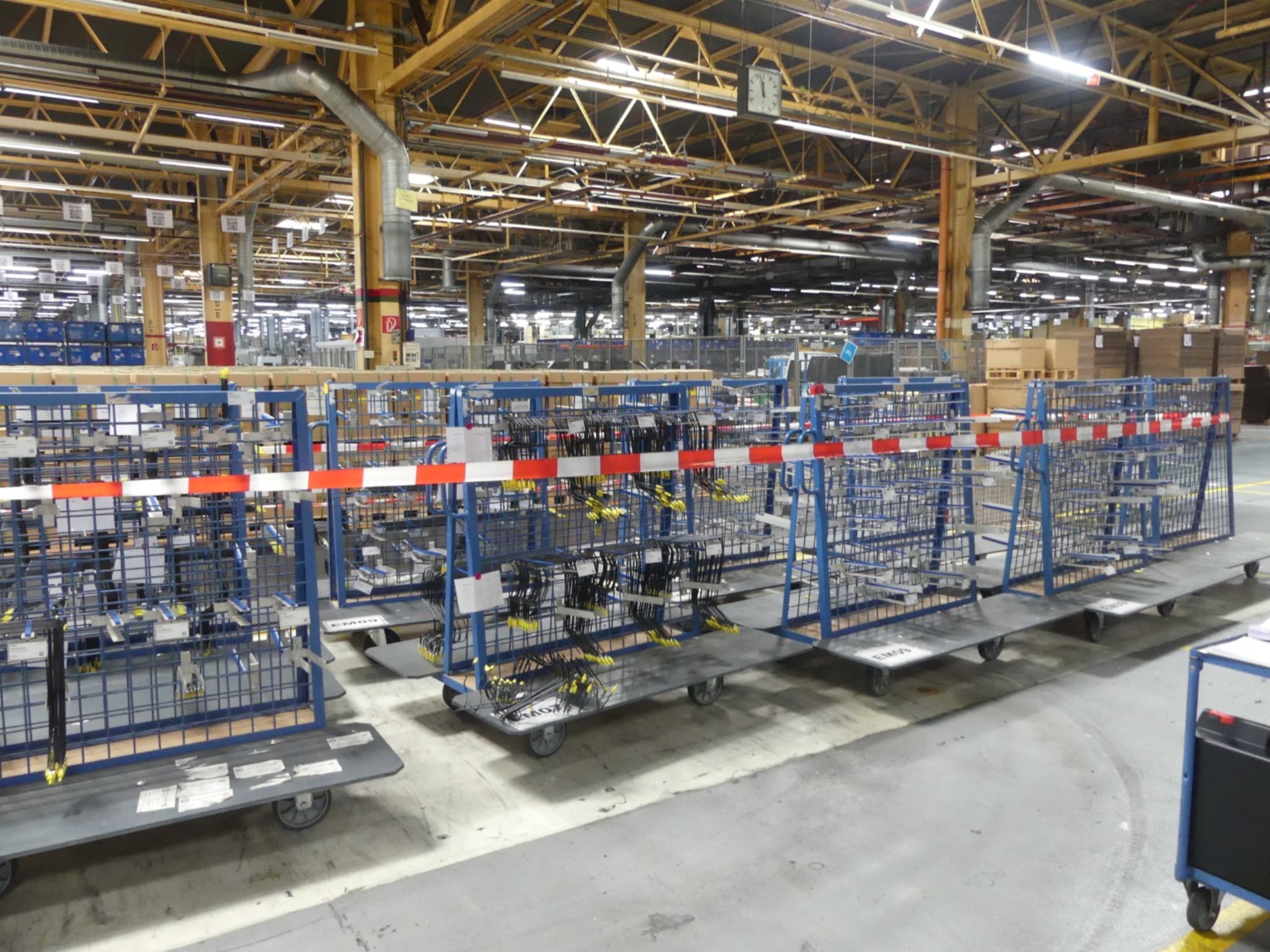 Centros de mecanizado, máquinas para trabajar el metal y líneas de producción de la industria del automóvil-2