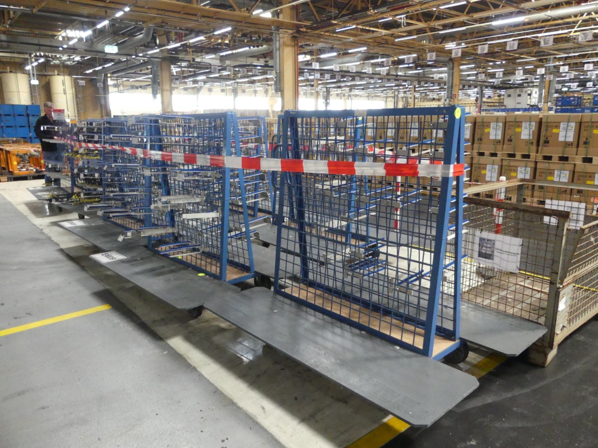 Centros de mecanizado, máquinas para trabajar el metal y líneas de producción de la industria del automóvil-3
