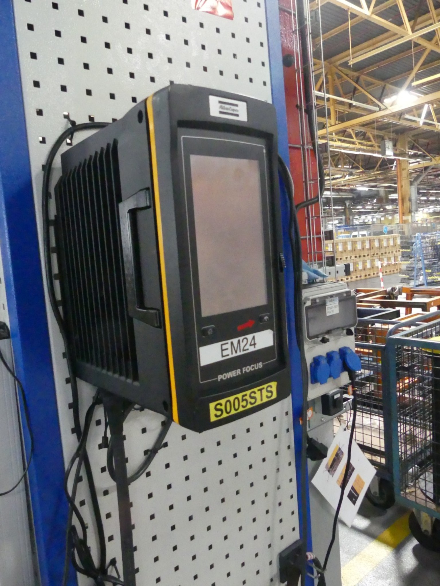 Centra obróbcze, maszyny do obróbki metalu i linie produkcyjne z branży motoryzacyjnej-3