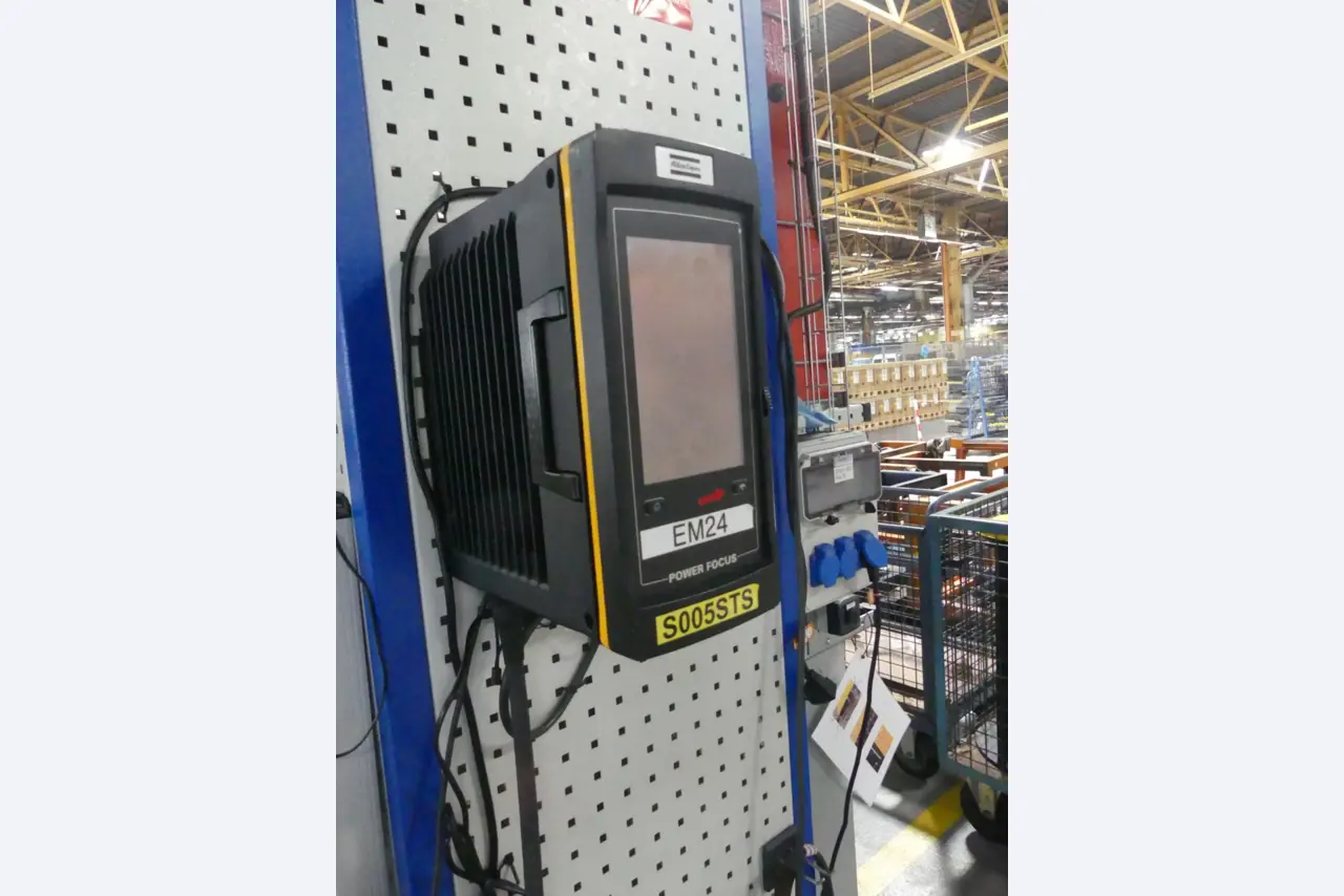 Centra obróbcze, maszyny do obróbki metalu i linie produkcyjne z branży motoryzacyjnej-3