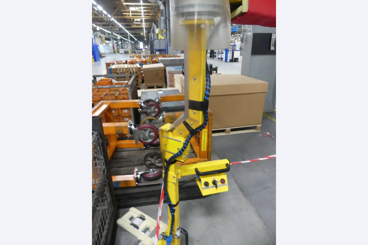 Centros de mecanizado, máquinas para trabajar el metal y líneas de producción de la industria del automóvil-4