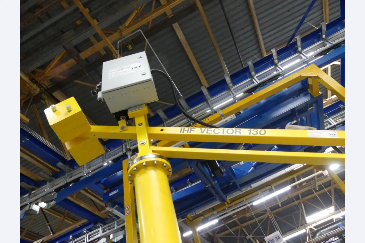 Centra obróbcze, maszyny do obróbki metalu i linie produkcyjne z branży motoryzacyjnej-5